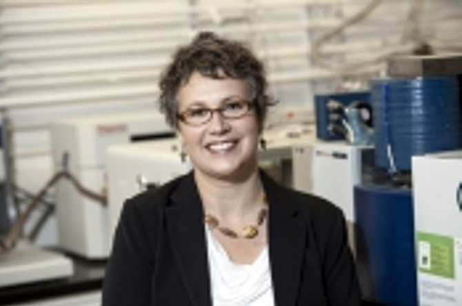 Photo of Prof. Emily Elliott