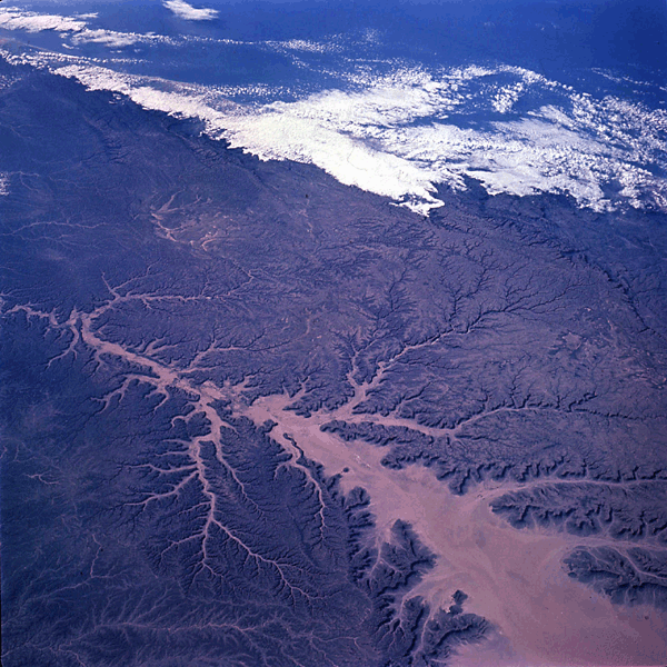 Image of The Hadramawt Plateau, Yemen on Earth, taken by Gemini 4